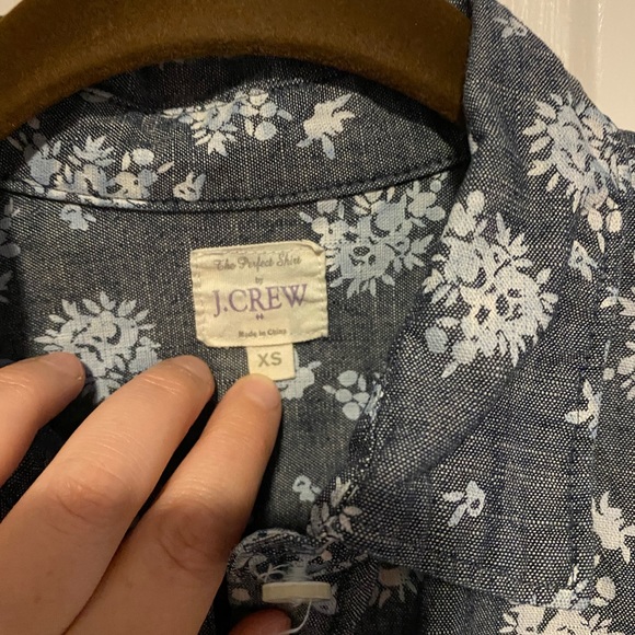 Patterned denim or chambray button-up shirt - Picture 2 of 3